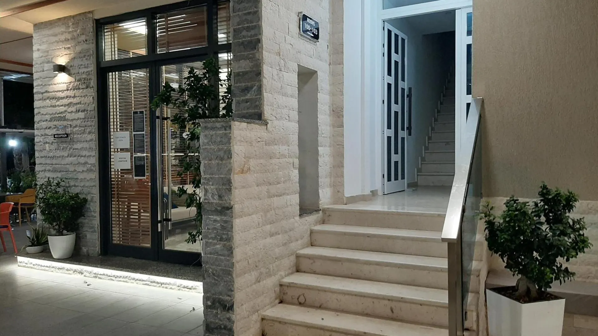 Sea Side Apartment Radhime Vlore